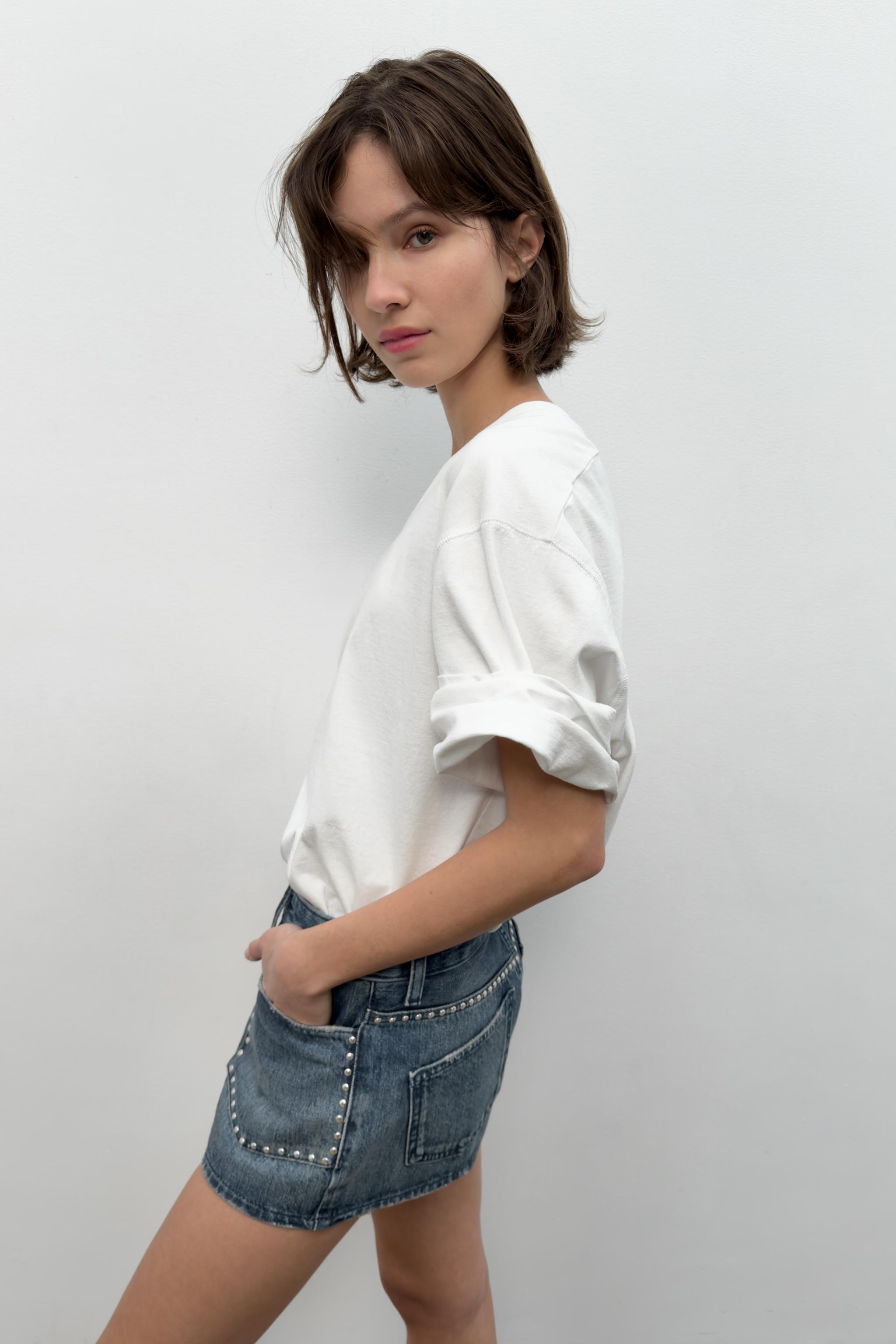 SHORT EN JEAN TRF À CLOUS
